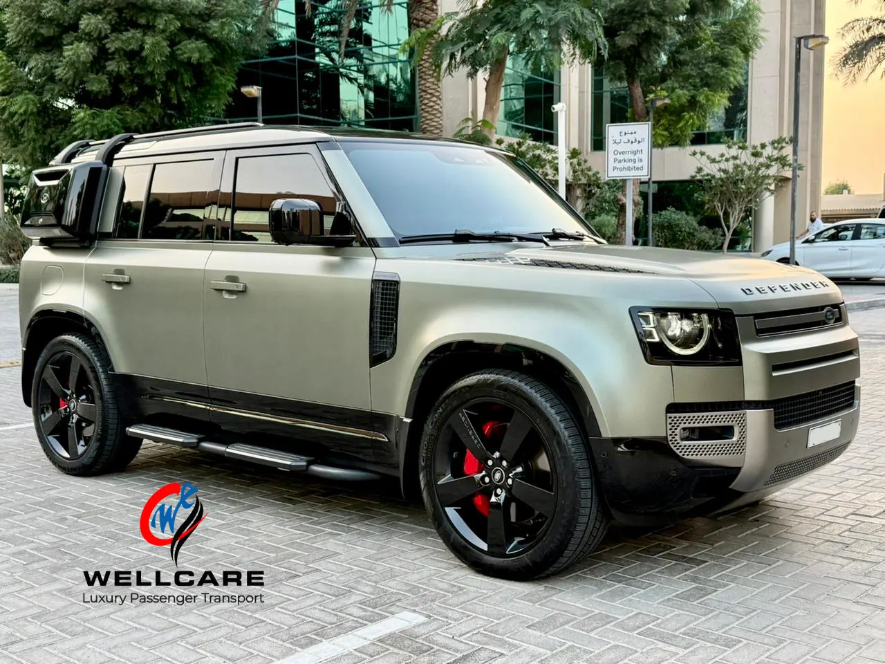 Land Rover Defender 2025